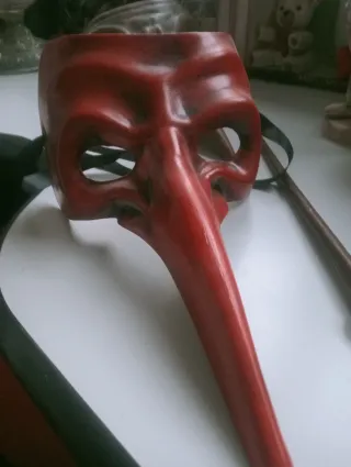 Maschere teatrali in plastica