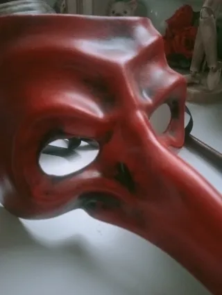 Maschere teatrali in plastica