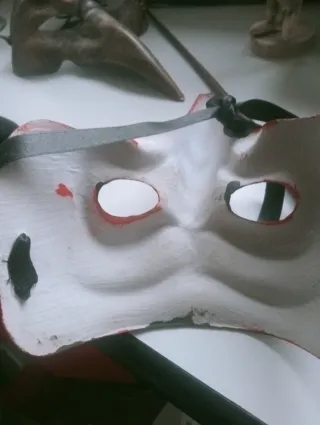 Maschere teatrali in plastica