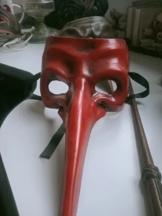 Maschere teatrali in plastica