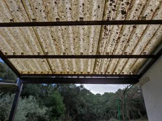 Pérgola de madera y metal