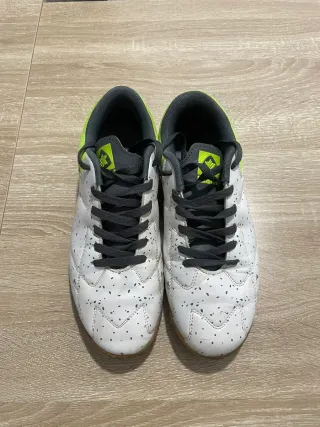 Zapatillas Futsal Blancas y Verdes