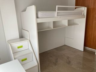 Litera juvenil blanca y verde.