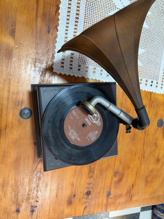 Gramófono antiguo de madera