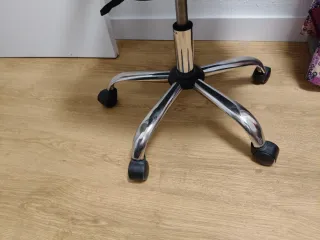 Silla de oficina ergonómica negra