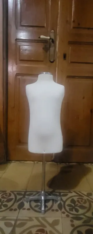 Maniquíes infantiles con base