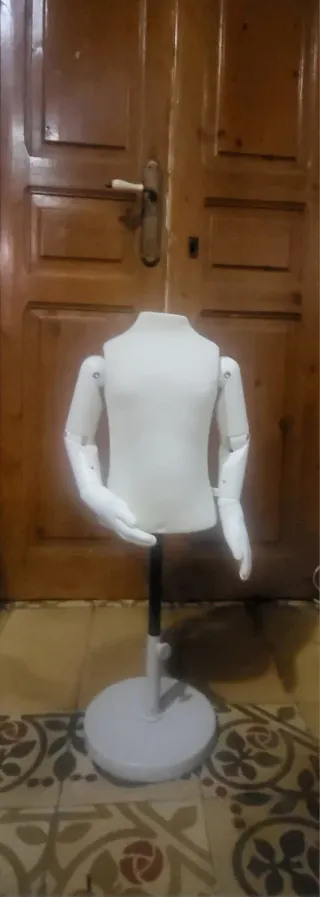 Maniquíes infantiles con base