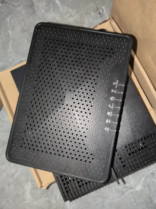 Router moderno negro