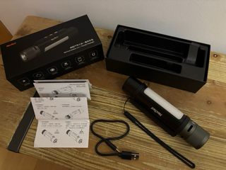 Linterna imantada con función de cargador