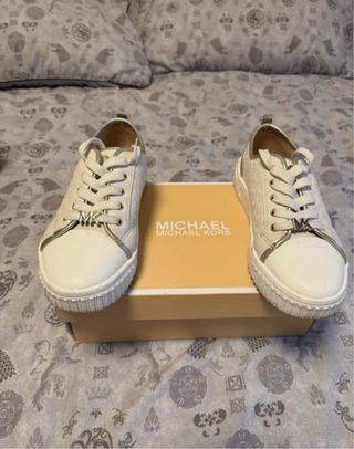Zapatillas Michael Kors Blancas y Doradas