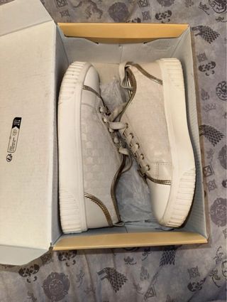 Zapatillas Michael Kors Blancas y Doradas