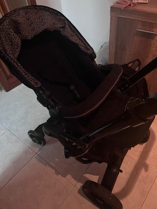 Carrito de bebé negro