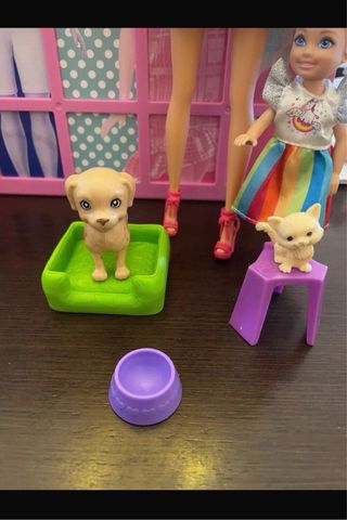 Barbie con cuccioli e accessori