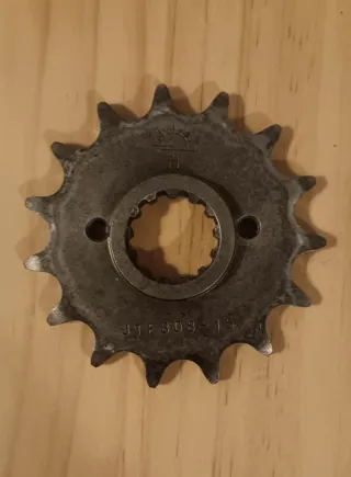 Cuatro piñones JT Honda y Voge