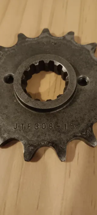 Cuatro piñones JT Honda y Voge