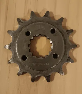 Cuatro piñones JT Honda y Voge