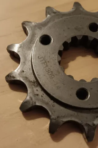 Cuatro piñones JT Honda y Voge