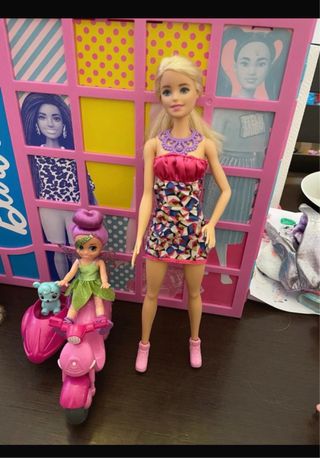 Barbie con moto e accessorio