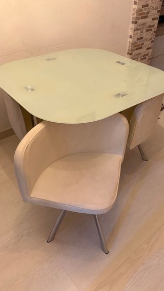 Mesa cristal y 4 sillas comedor