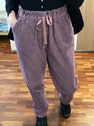 Pantalón pana grueso morado