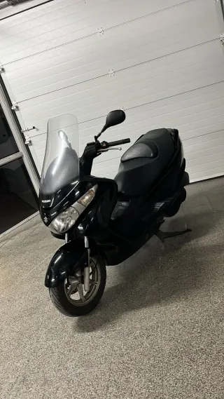 Suzuki Burgman 125 Negra