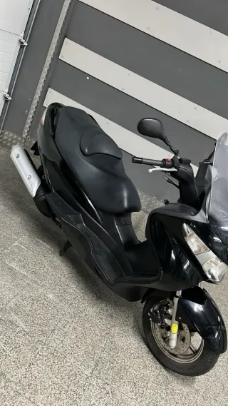 Suzuki Burgman 125 Negra