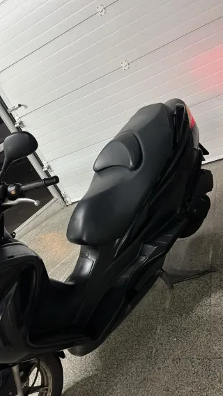 Suzuki Burgman 125 Negra