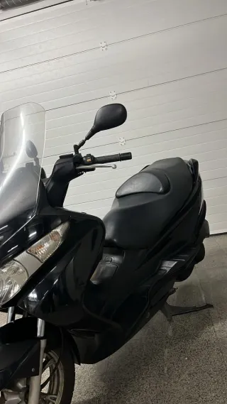 Suzuki Burgman 125 Negra