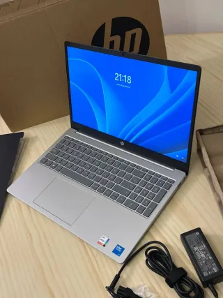 Portátil HP 15-FD0163NS Intel core 5 16+512GB FHD