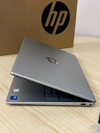 Portátil HP 15-FD0163NS Intel core 5 16+512GB FHD