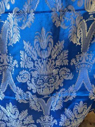 Tela brocada azul y dorada para traje regional