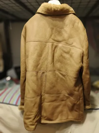 Abrigo de piel marrón talla L