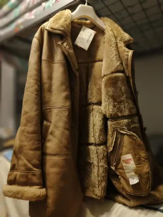 Abrigo de piel marrón talla L