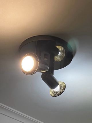 Lámparas de techo negra y dorada