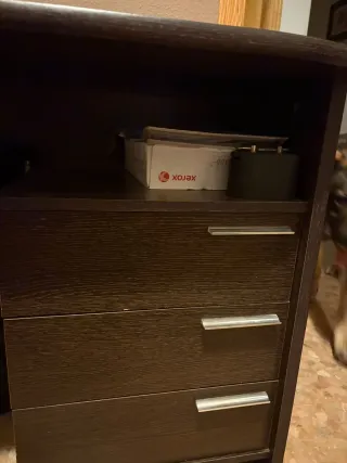 Escritorio marrón 1,40 x 0,68 m en La Nucia