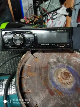 Radio dé coche con Bruto co perai está emuibuena c