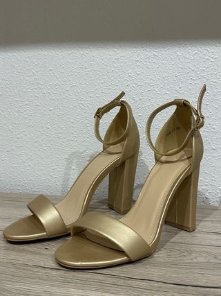 Tacones dorados talla 38 - Nuevos