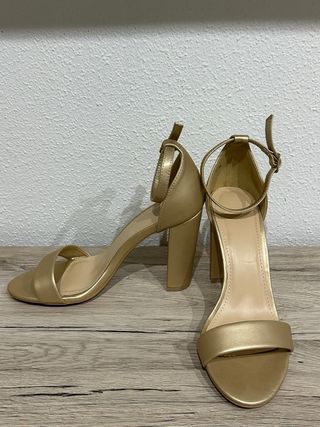 Tacones dorados talla 38 - Nuevos