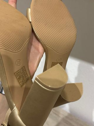 Tacones dorados talla 38 - Nuevos