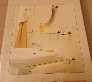 Mensola in vetro con supporti metallici