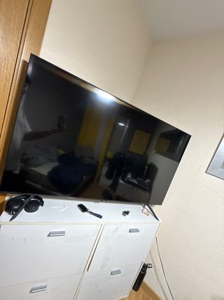 Televisión negra samsung crystal UHD CU7100 55”