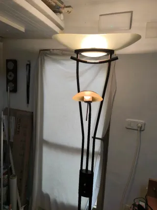 Lámpara de pie moderna metal y cristal