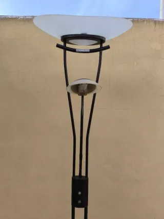 Lámpara de pie moderna metal y cristal