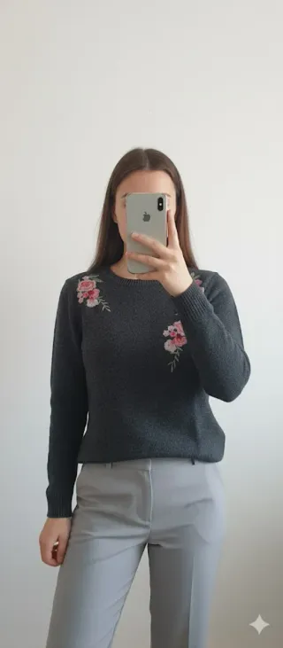 Jersey Cortefiel bordado flores gris Talla S