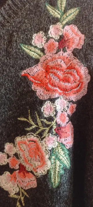 Jersey Cortefiel bordado flores gris Talla S
