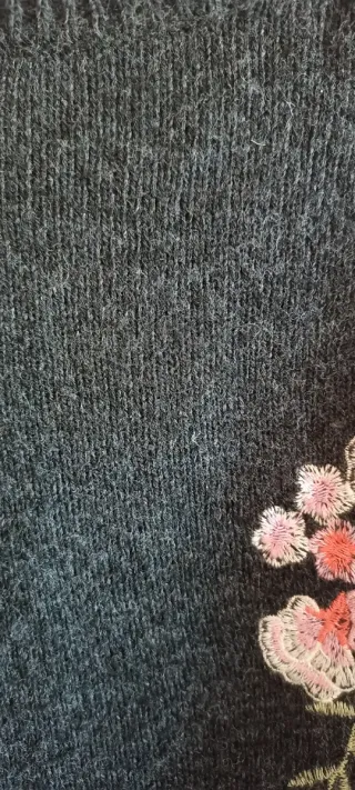 Jersey Cortefiel bordado flores gris Talla S