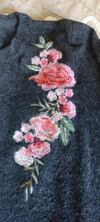 Jersey Cortefiel bordado flores gris Talla S