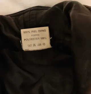 Cazadora negra de cuero auténtico de mujer