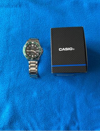 Reloj Casio de esfera negra y brazalete de acero