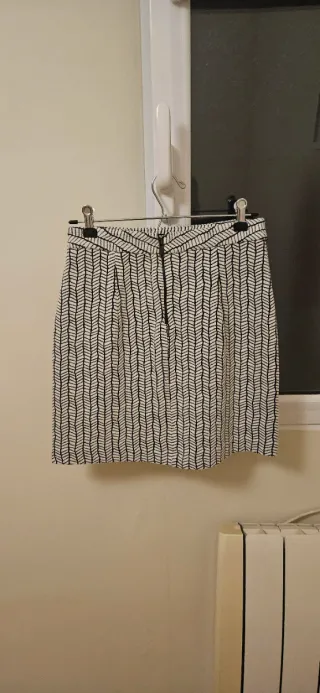 Minifalda Zara blanca y negra